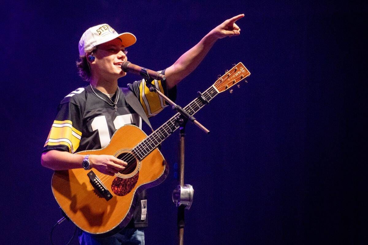 Maddox Batson with Jenna Davis, 4 April | Event in Sacramento | AllEvents