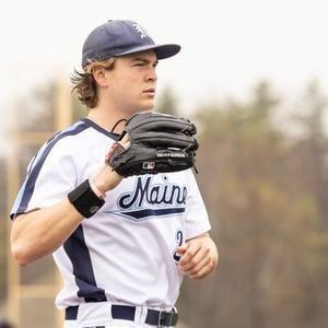 Parking UMBC Retrievers at UMass Lowell River Hawks Womens Basketball