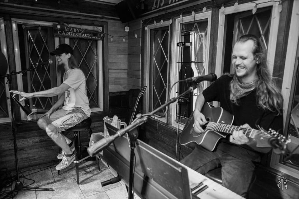 The Ellingtwins Spankys Bar and Grill, Spanky's Sports Bar and Grill