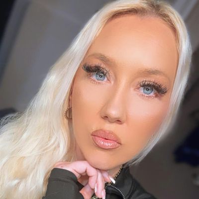 Britney Farrell logo