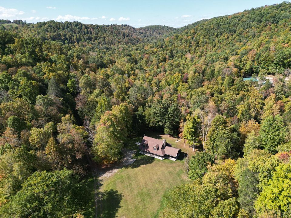 Rock Cave Luxurious Cabin on 57 Acres in Upshur County, 963 Guy