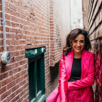 Dr. Robyn Roth | @theboobiedocs