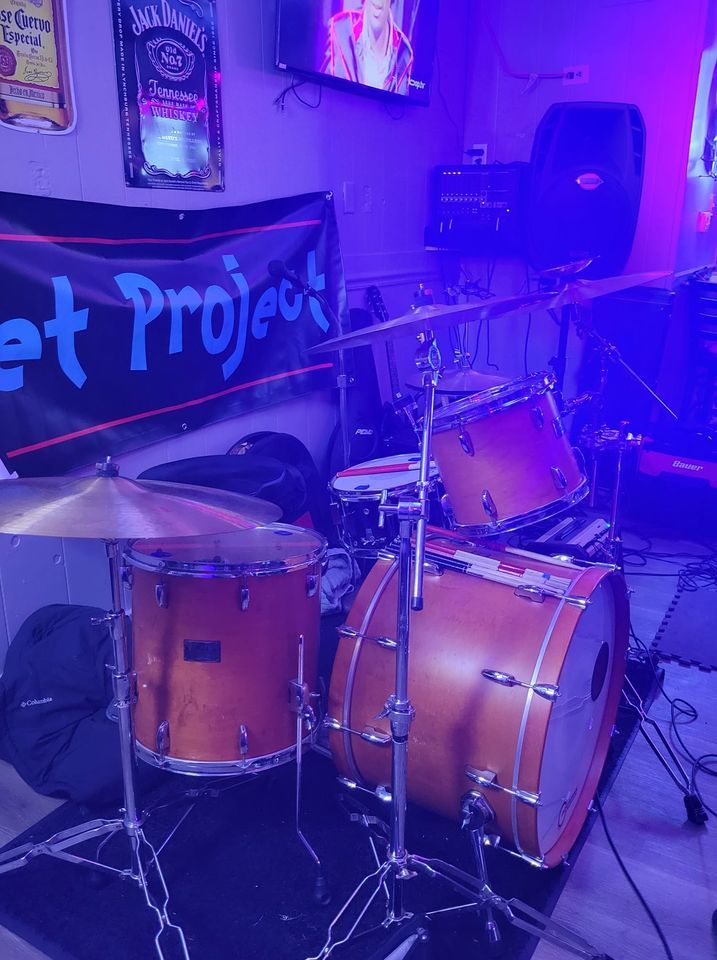 Pet Project and Friends at Freddys , Freddy's Wings, Wraps & More