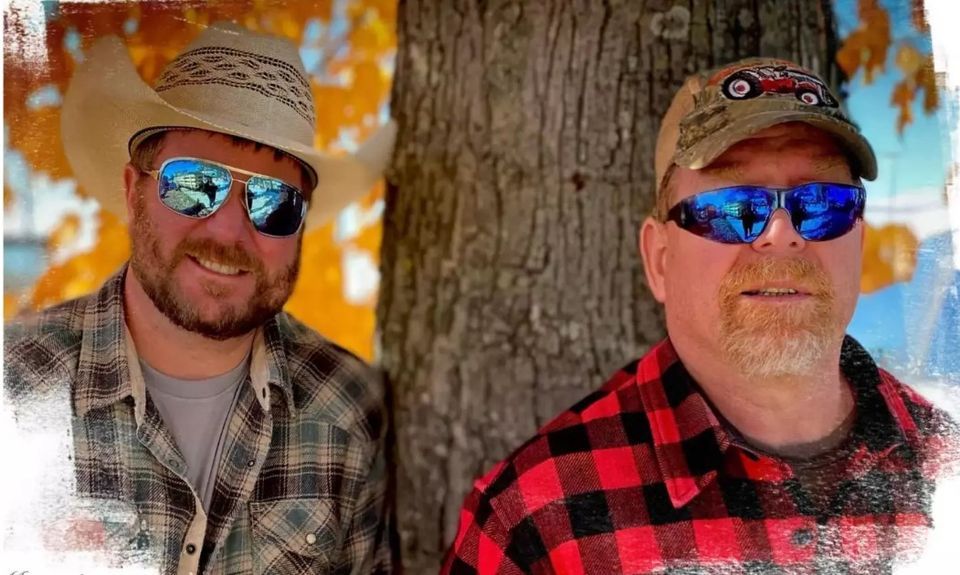 Schmittkicker Duo Hutchs Kelly Club, Kelly Club Sports Bar & Grill