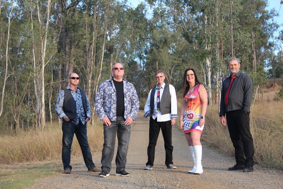 n-y-e-spectacular-retro-80s-theme-fancy-dress-night-redlands