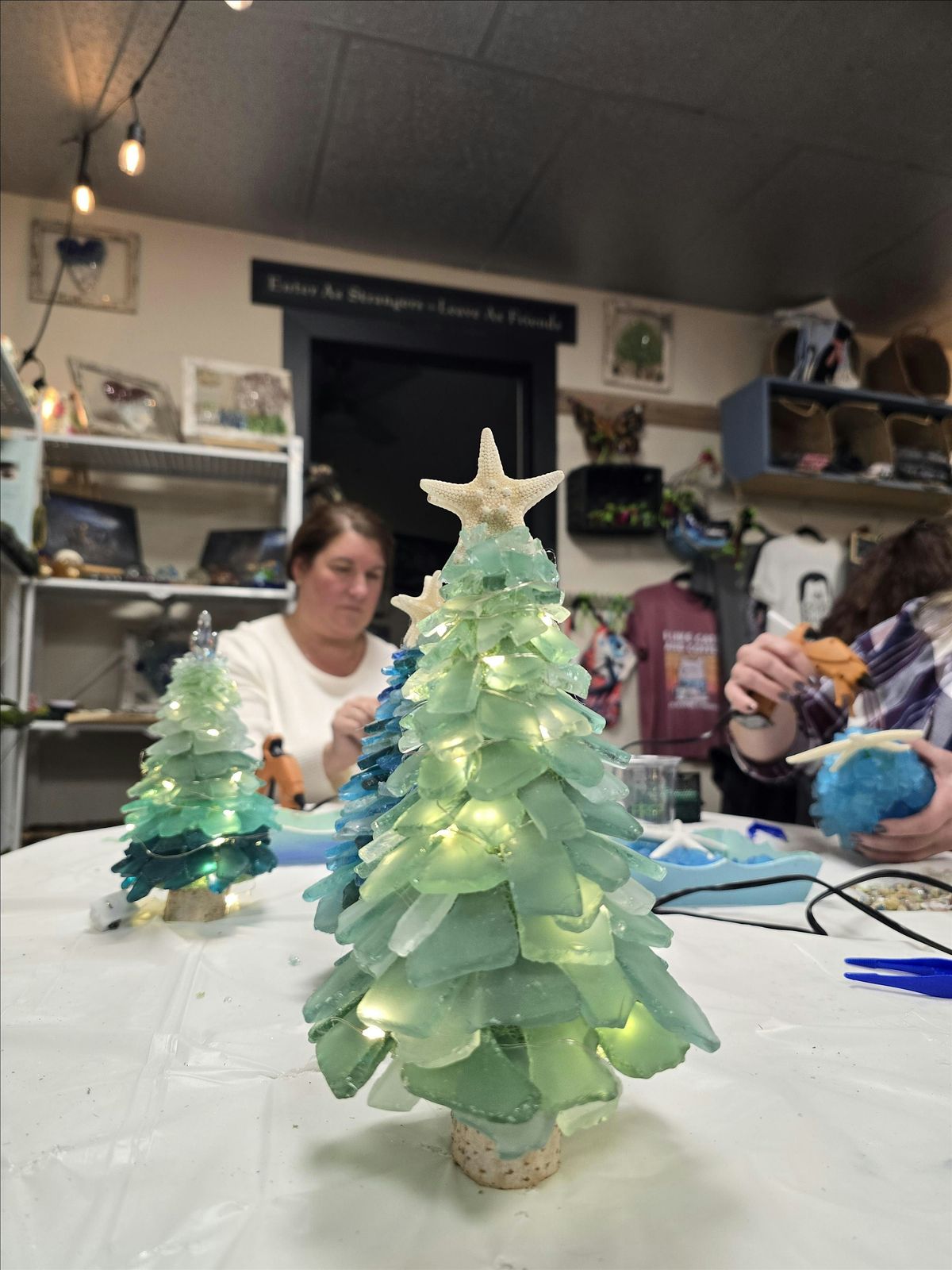 Make a seaglass Christmas tree at the Bloomin Cottage, 19 December | Event in Phillipsburg | AllEvents