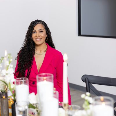 Dominique Vanity - with Vanity Social House