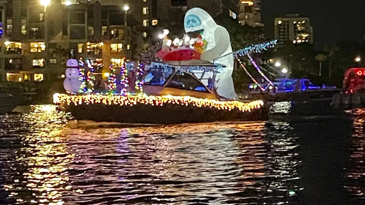 Watch the Palm Beach Holiday Boat Parade from Paddleboards!!!!!, 6 December | Event in north palm beach | AllEvents