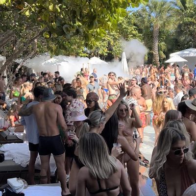SLS Pool Party