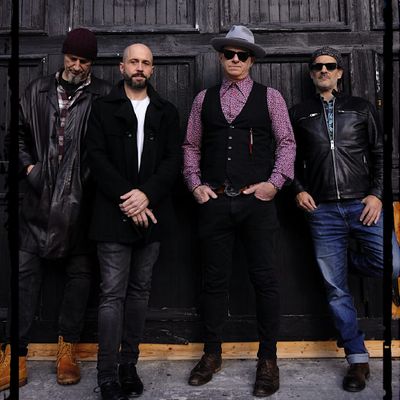 AMANN & THE WAYWARD SONS logo