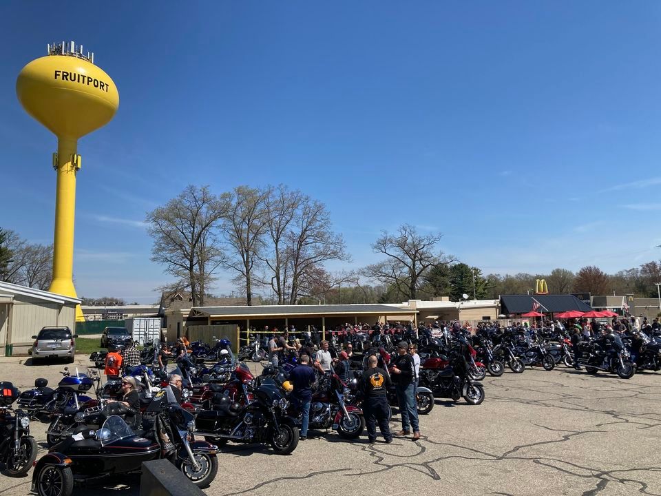 HOT ROD BIKE NIGHT / Todd Dunham , Pincrest Bar & Lanes, Fruitport, May