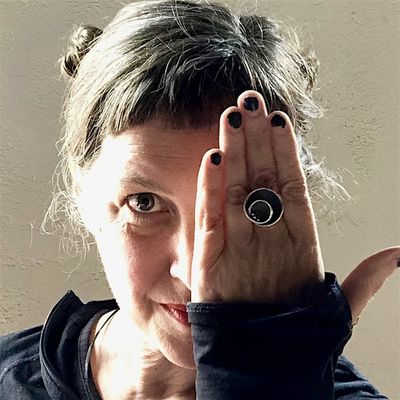 IN/VISIBILITY LAB | Gabrielle Senza logo