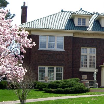 Indian Hill Manor logo