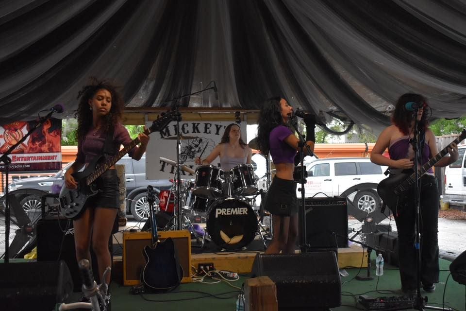 Split Image with guests Visions of Venus at Seaside Bar and Grill