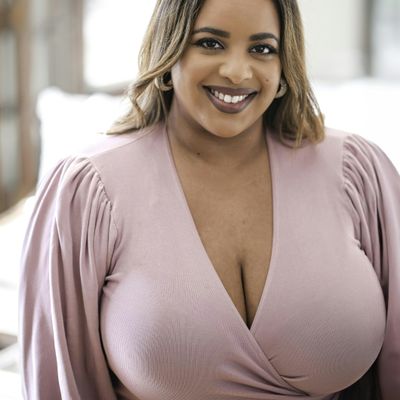 Vanessa Motaabbed logo