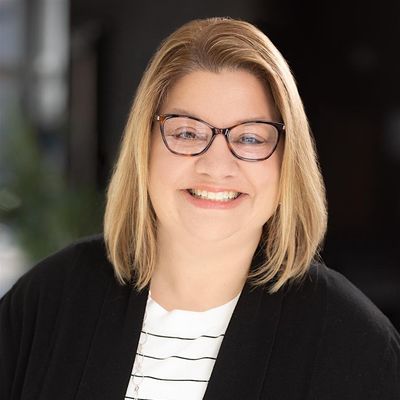 Sara McConnell-Realtor with RE/MAX Results logo