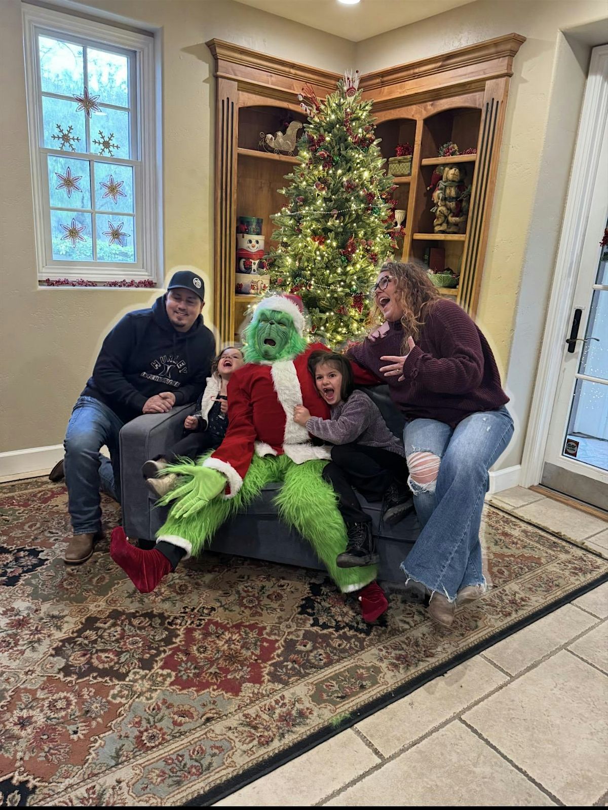 Photos with The Grinch! By: DeSilva Realty Group and Reese Squared Mortgage, 7 December | Event in Tracy | AllEvents