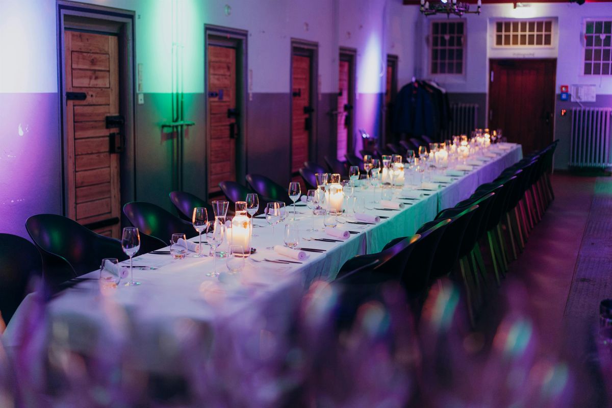 THE KNAST – Christmas Edition – Dinner im Zellentrakt