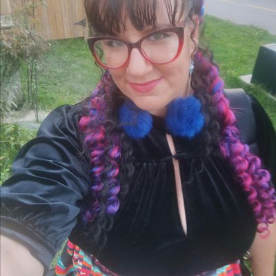 Vicky the Real Artist logo