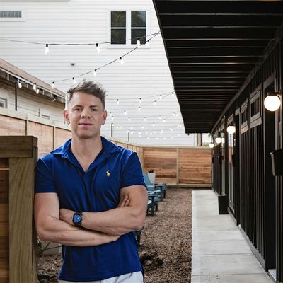 Staywellbnb LLC logo