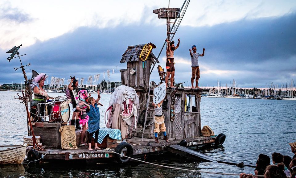 FLOTSAM! River Circus CASSVILLE, Cassville Wisconsin, Mississippi