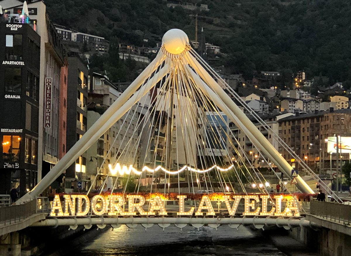 Visita guiada nocturna Andorra la Vella Festival de llum i color, Plaça de la Rotonda, Andorra Visita guiada nocturna Andorra la Vella Festival de llum i color, Plaça de la Rotonda, Andorra