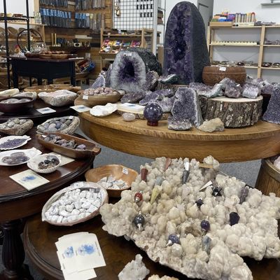 Healing Oak Crystals logo