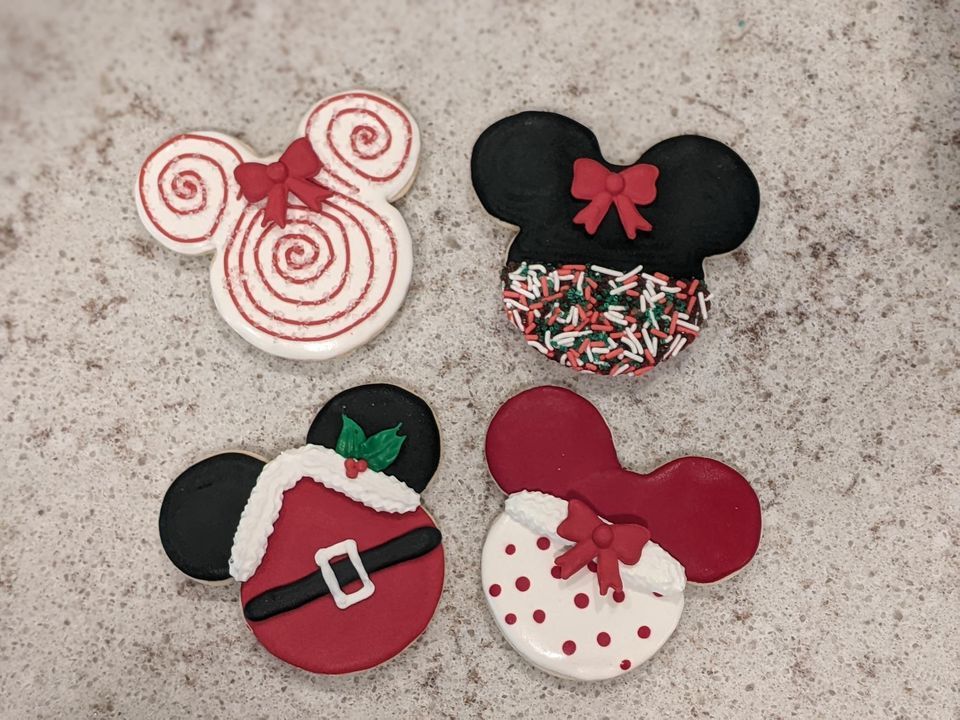 Mickey Mouse Cookie Decorating Class, Stone Oven Bakery Cafe on Lee Rd