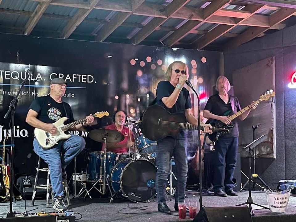 911 Returns to Hurricanes Grill & Wings Stage, Hurricane Grill & Wings