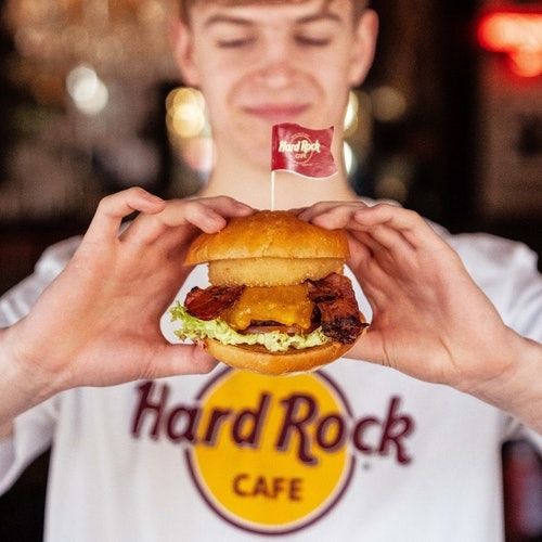 Hard Rock Cafe Bruxelles déguste un burger, Hard Rock Cafe Brussels