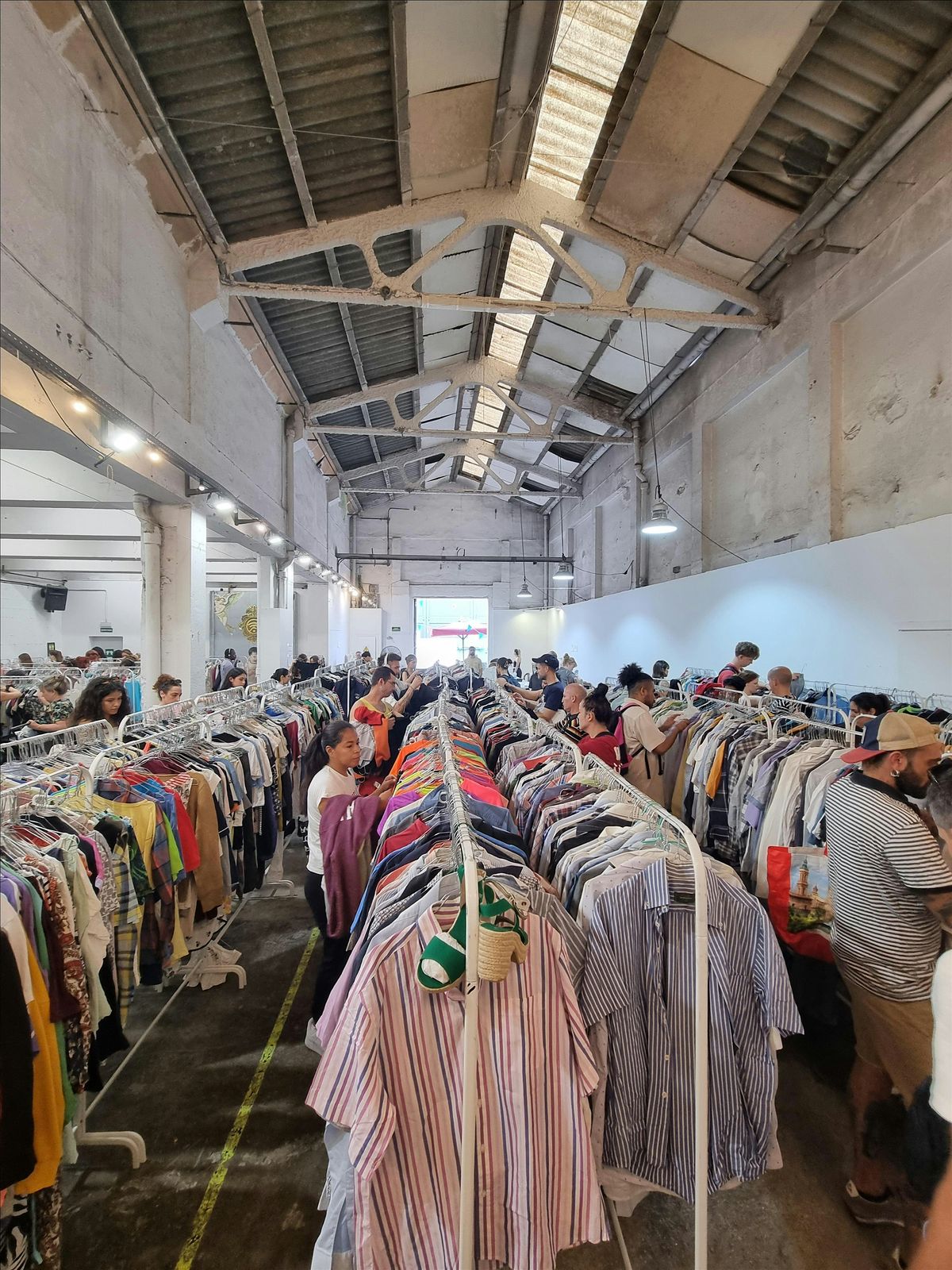 Todo a 1€!  + Chaquetas a 5€!, 14 December | Event in Barcelona | AllEvents