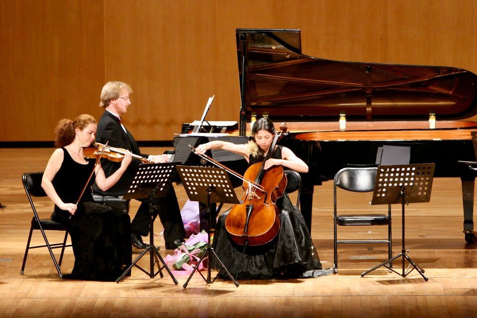 Dance with Erasmus Trio, Raadhuisplein 3, 2132 TZ Hoofddorp, Nederland