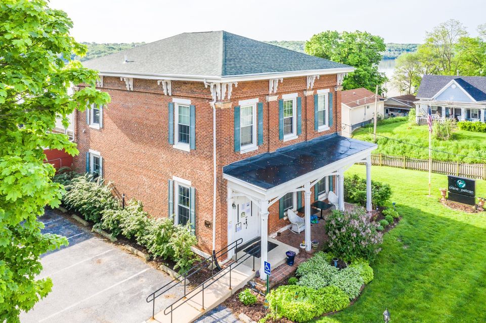 Sundays at the Crane & Pelican, The Crane & Pelican Cafe, Le Claire